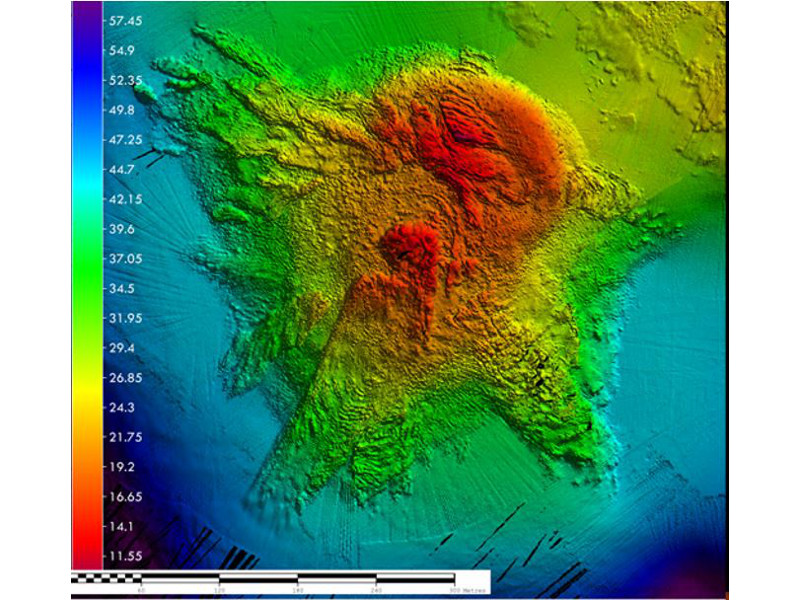 Immagine in pianta (in alto) e vista 3D del centro eruttivo localizzato nel settore SO di Pantelleria (Secca di Niká)