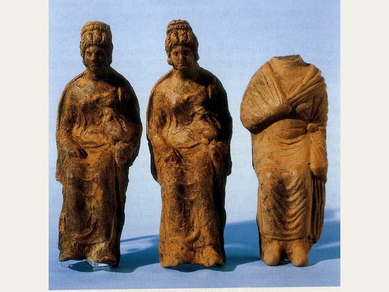 Statuette fittili femminili (immagine da Russo 1995)