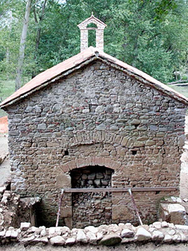 Grumento Nova: il retro della cappella di San Laverio