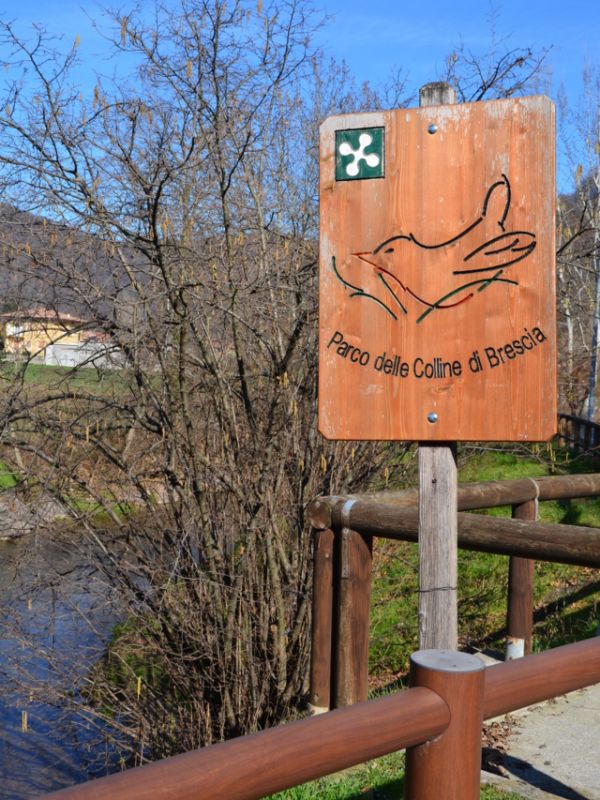 Signpost on the Gandovere stream