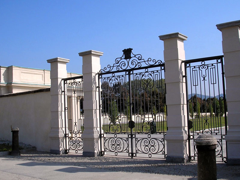 Il cancello del mausoleo