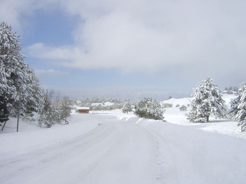 Southern Etna: snow-clad Piano Vetore