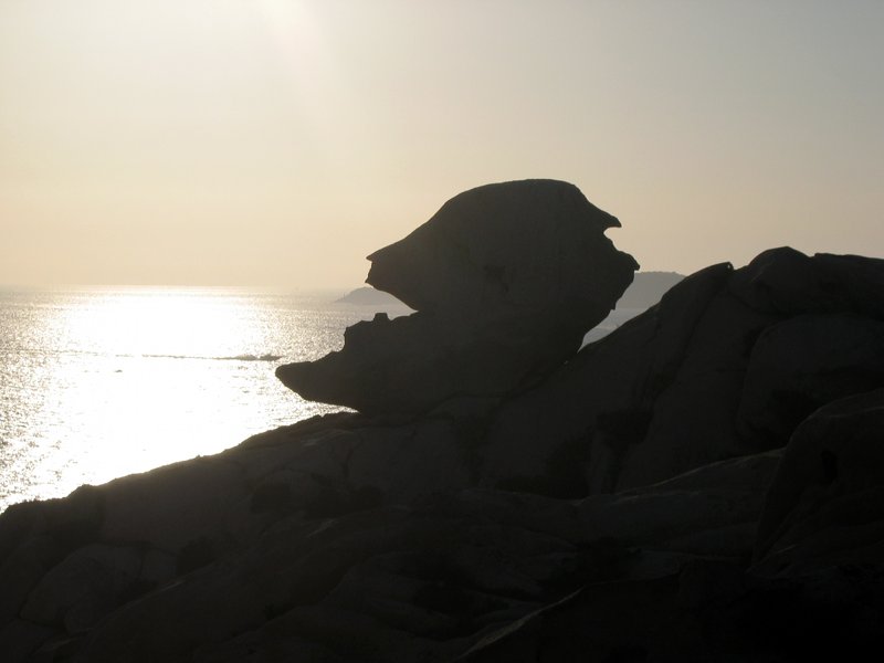 Der Totenkopffelsen in Punta Marginetto