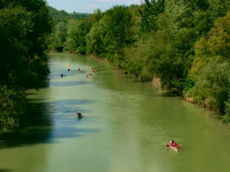 Descent of River Tiber by canoe