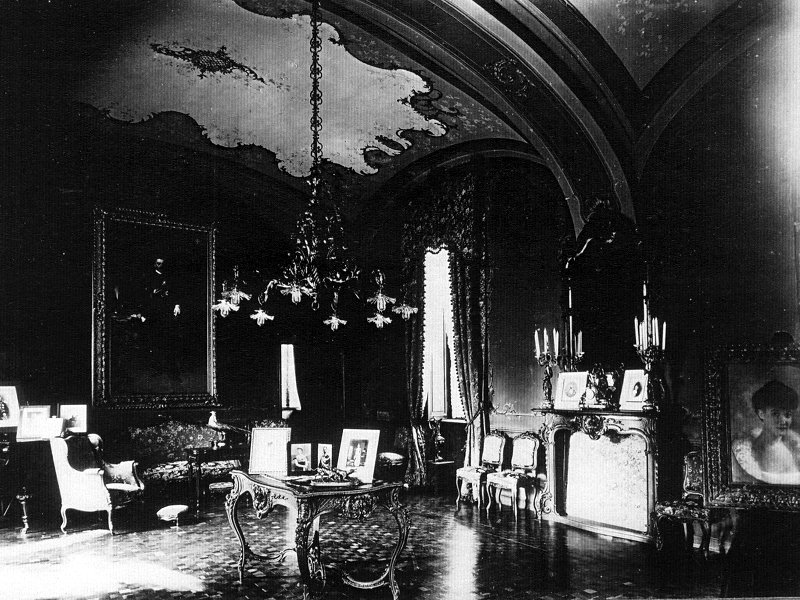 Parlor, 1910, black and white photograph